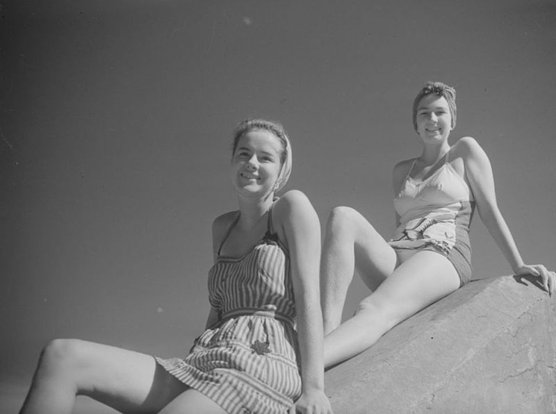 Swimming._Helen__Ellen_Campbell_BAnQ_P48S1P12592.jpg