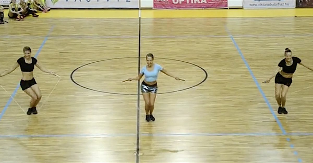 Synchronized Jump Roping World-Renowned Jump Rope Trio Performs A Mind-Blowing Routine