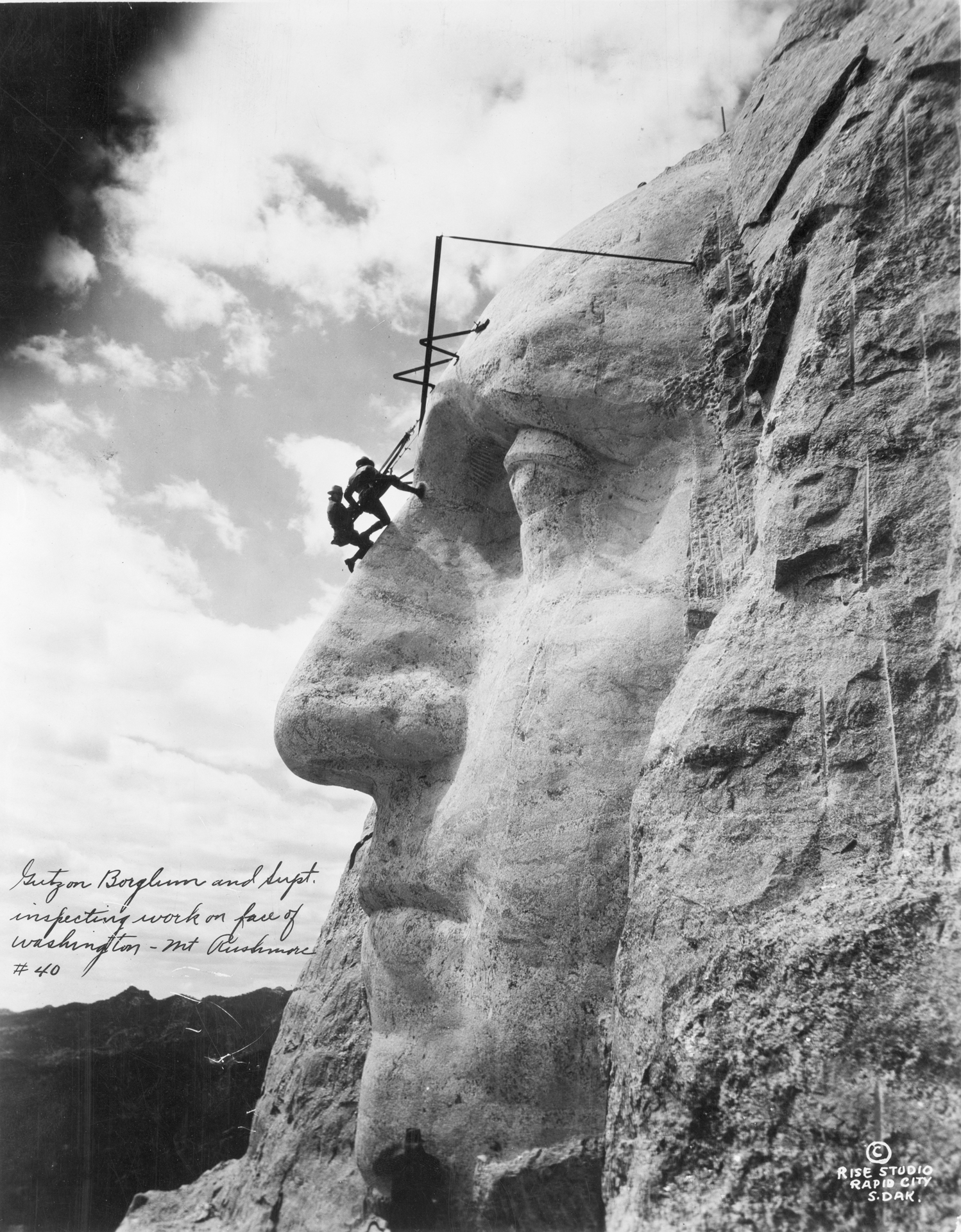 TPTM_11_Mount_Rushmore_1932_BW.jpg