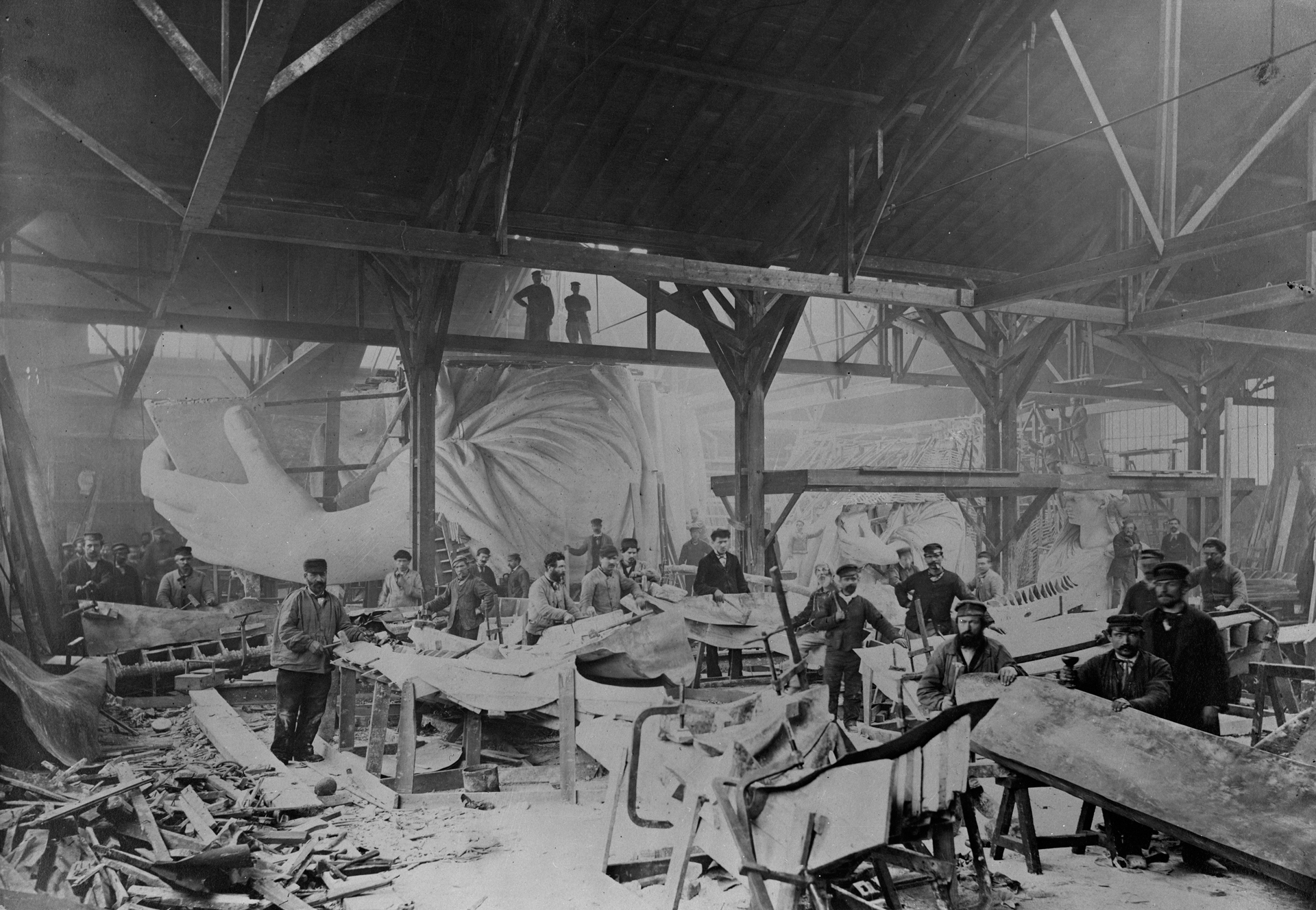 TPTM_15_Statue_of_Liberty_Workshop_1882_BW.jpg