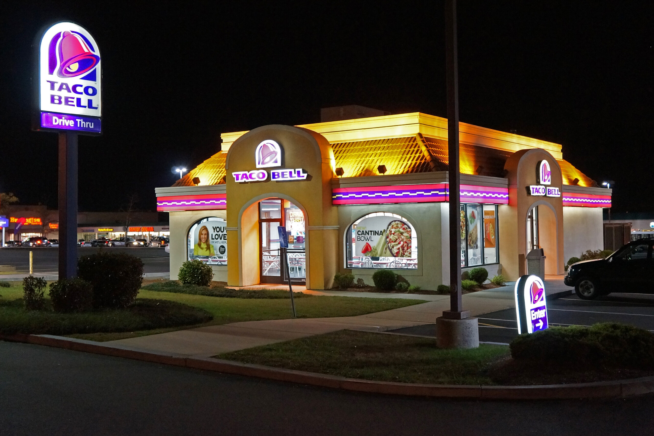 Taco_Bell_Night-1.jpg