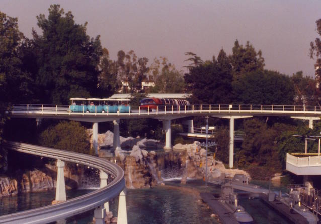 The-People-Mover-Disneyland.jpg