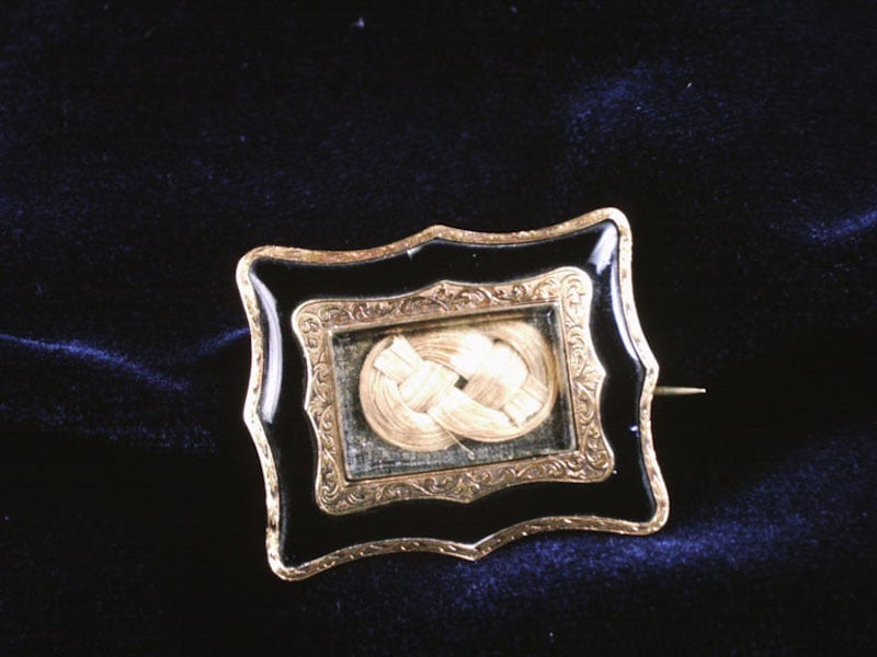 The_Childrens_Museum_of_Indianapolis_-_Hair_brooch1.jpg