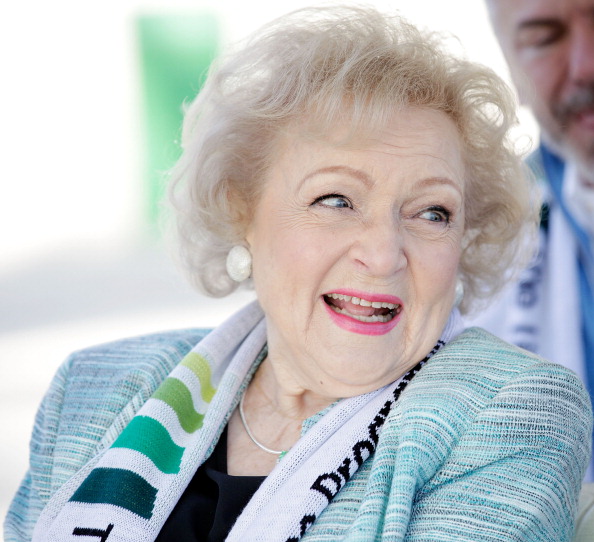 Betty "White Out" Tour At The Los Angeles Zoo With The Lifeline Program