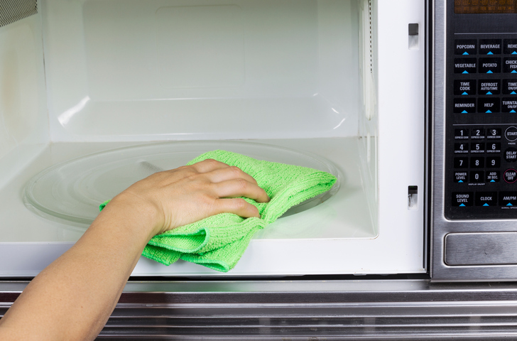 Cleaning inside of Microwave Oven