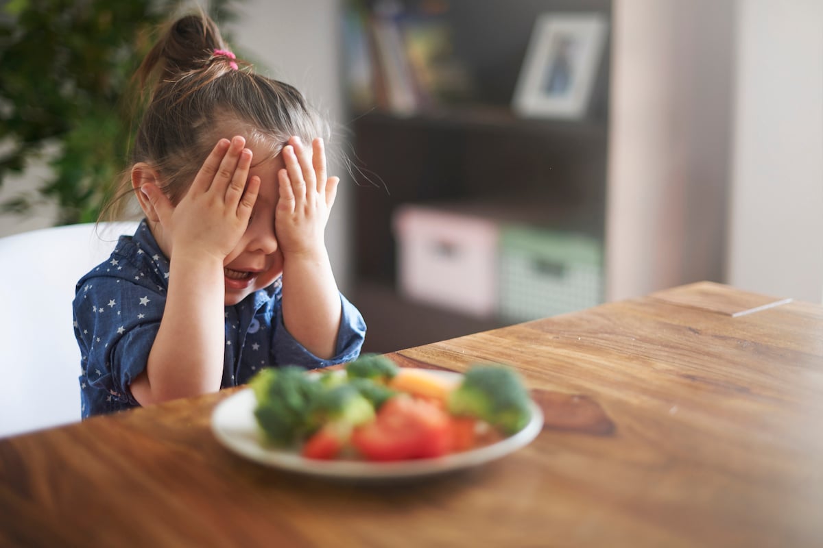 I hate a vegetables! I'm not eating this! I hate a vegetables! I'm not eating this!