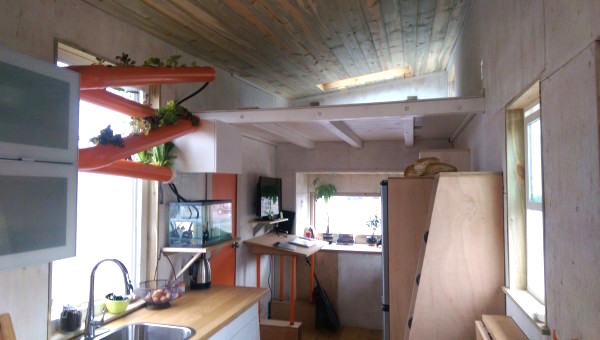 Tiny-Giant-House-009-600x3401-1.jpg