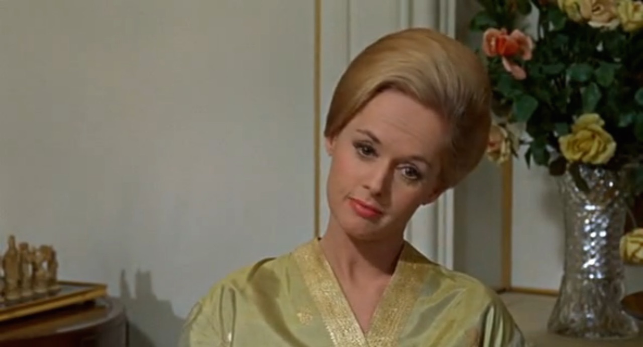 Tippi_Hedren_in_-A_Countess_from_Hong_Kong-_1967_alternate.jpg