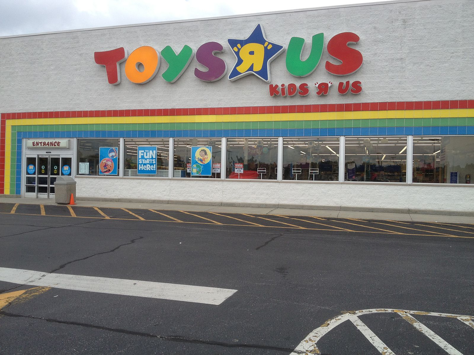 Toys_R_Us_Hickory_NC_7300180112.jpg