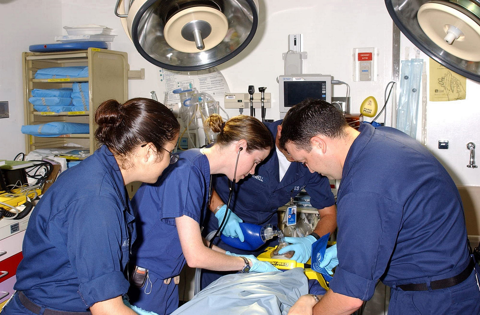 US_Navy_021029-N-0000W-001_A_U.S._Navy_ER_General_Medical_Officer_provides_trauma_training_to_a_team_of_Emergency_Medical_Te.jpg