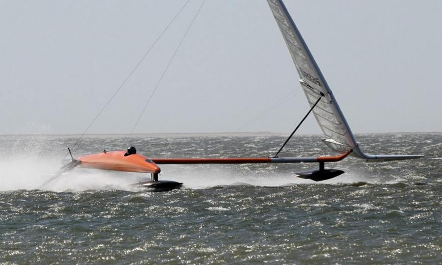 Vestas-Sailrocket-2-breaks-sailing-speed-record-2.jpg