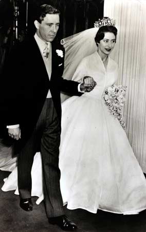 Wedding_dress_of_Princess_Margaret.jpg