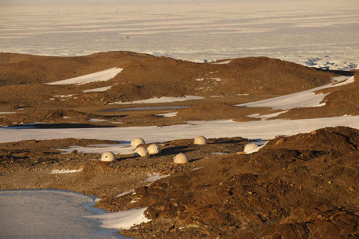 White-Desert-camp-on-the-edge-of-the-frozen-lake.jpeg