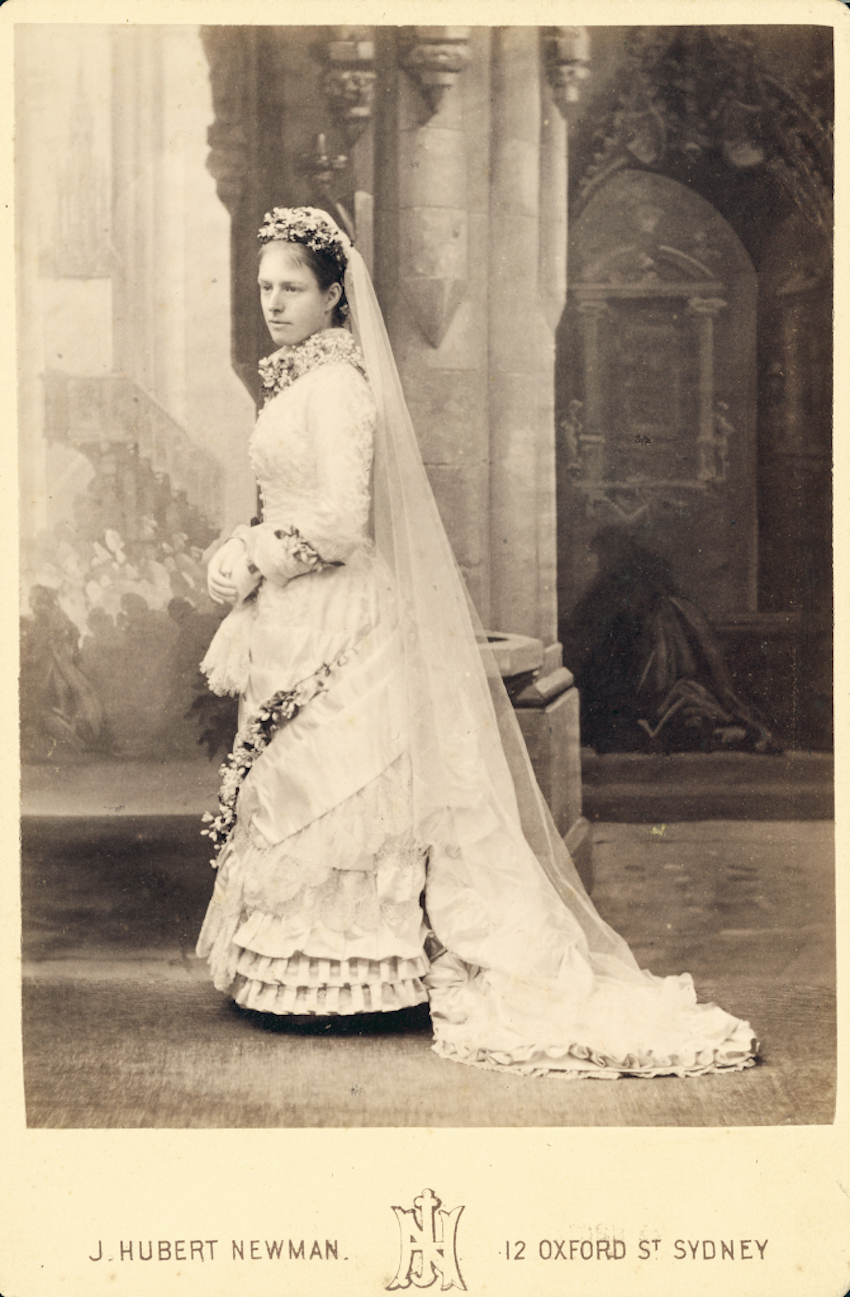 Woman_in_wedding_dress_1850_3331836219.jpg