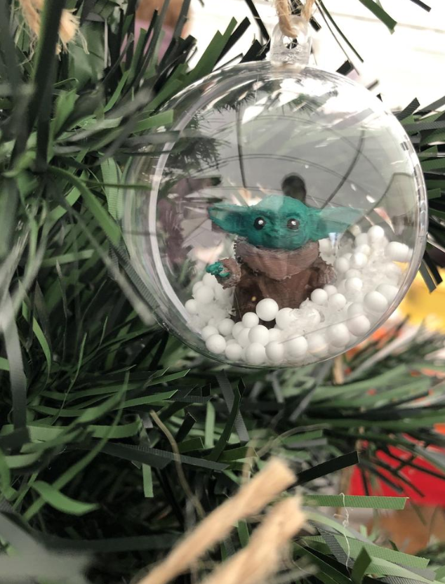 Xmas-Baby-Yoda-Bauble-Etsy.png