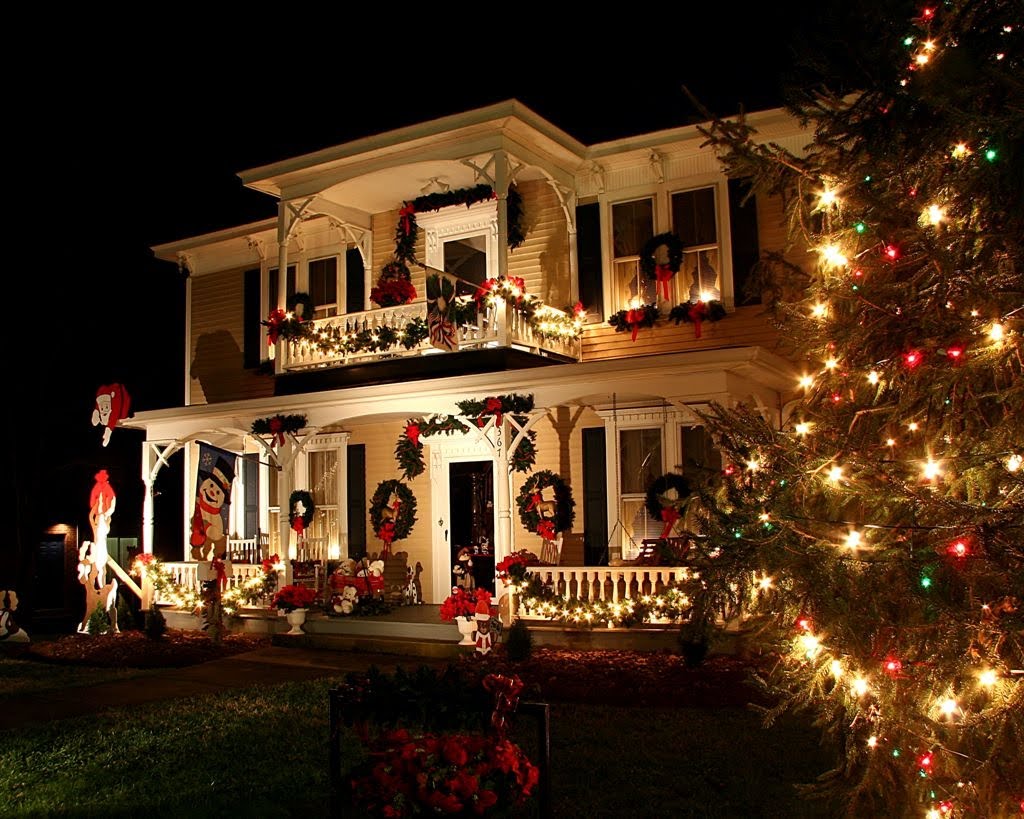 XmasTownHouse.jpg