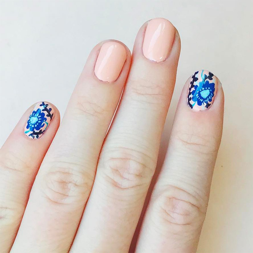 accent-nail-flower-summer-design.jpg