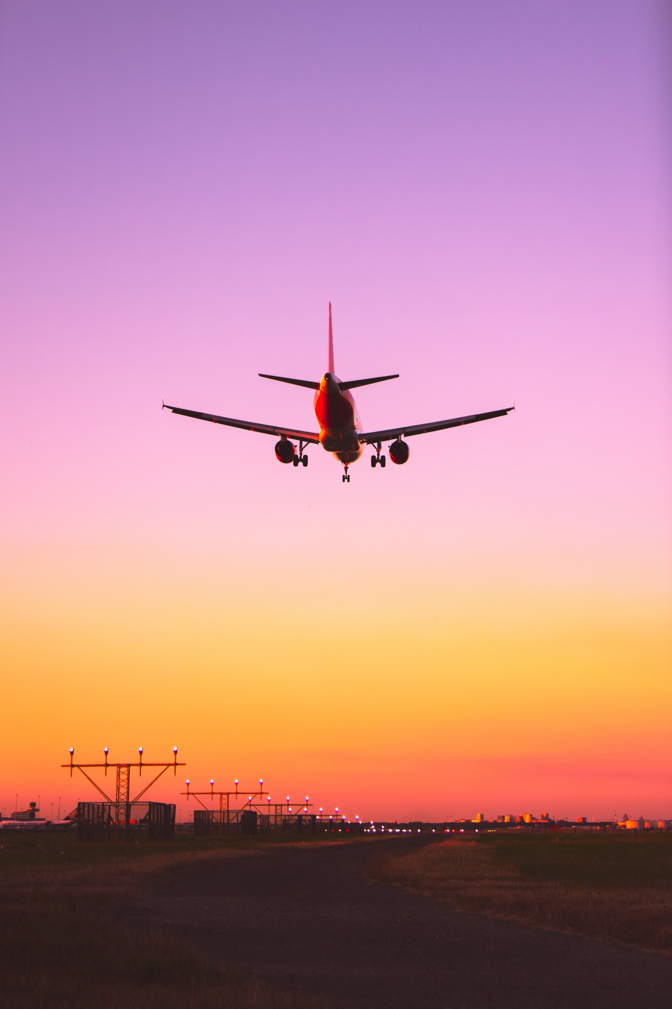 airplane-spotting-a-flight-ready-to-land-on-the-airport-seen-from-beneath-the-plane-with-a-beautiful_t20_pxrBO8.jpg