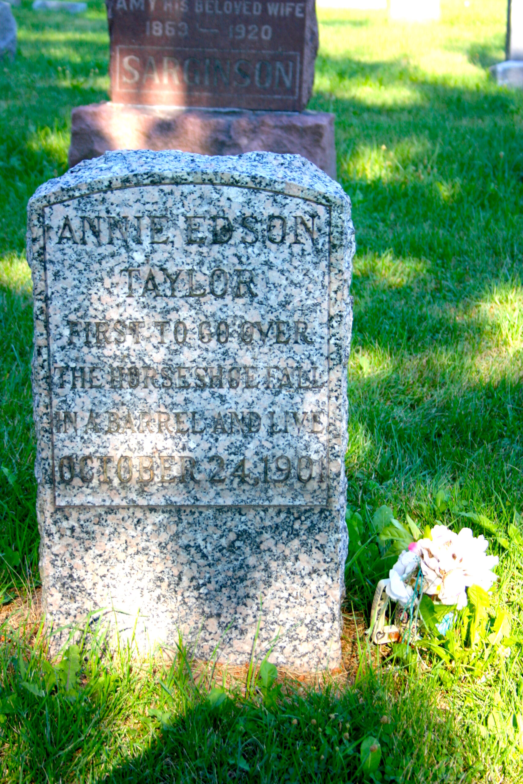 annie-grave.jpg