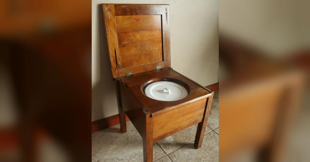 antique-chamber-pot-potty-chair