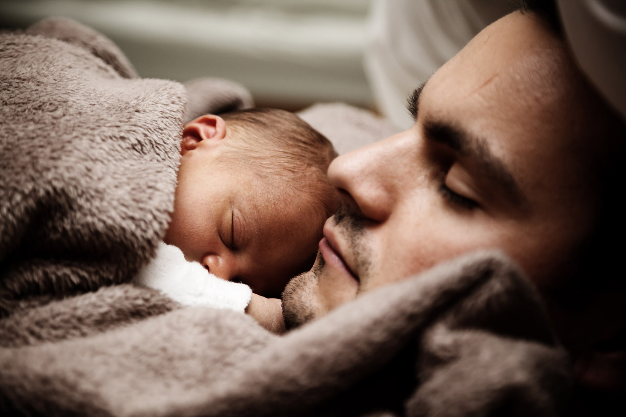 baby-and-dad-sleeping.jpg