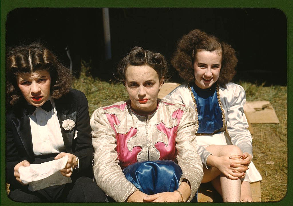 backstage-at-the-girlie-show-at-the-vermont-state-fair-in-rutland-vermont-in-late-1941.jpg