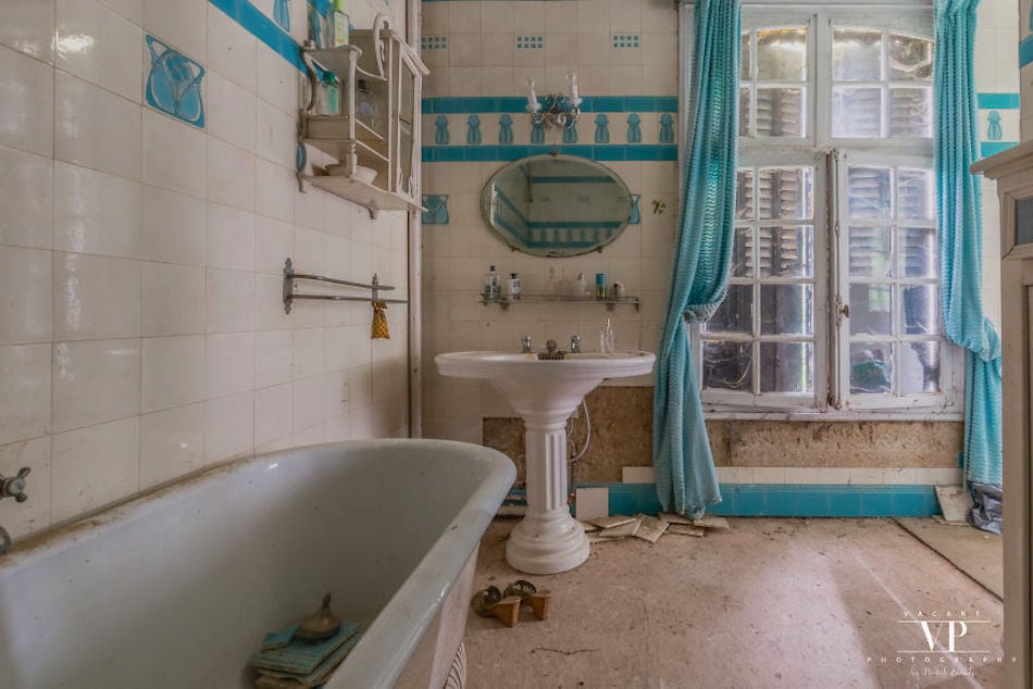 bathroom-2.jpg