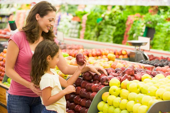 bigstock-Woman-And-Child-Choosing-Fruit-3915652.jpg