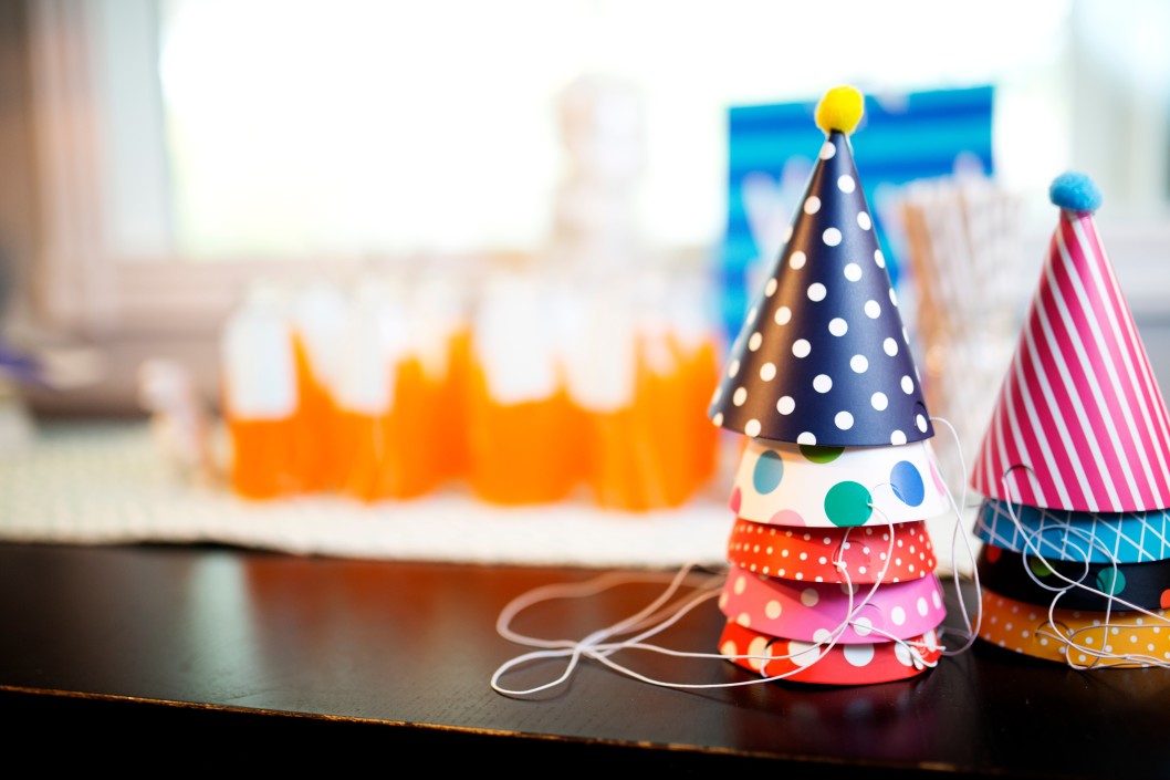 birthday-party-decor-and-decorations-with-a-airplane-theme_t20_6loZGY.jpg