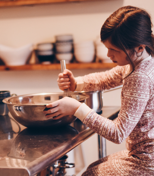 bored-kid-in-kitchen.jpg