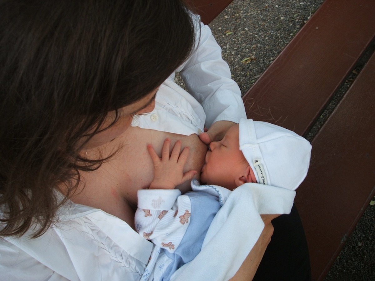 breastfeeding-2090396_960_720-1.jpg