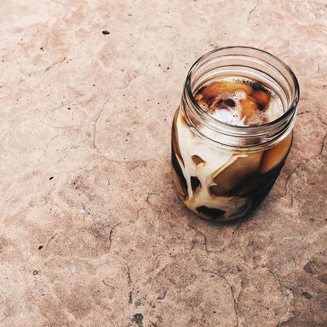 brown-coffee-warm-milk-mason-jar_t20_NQVjEd.jpg