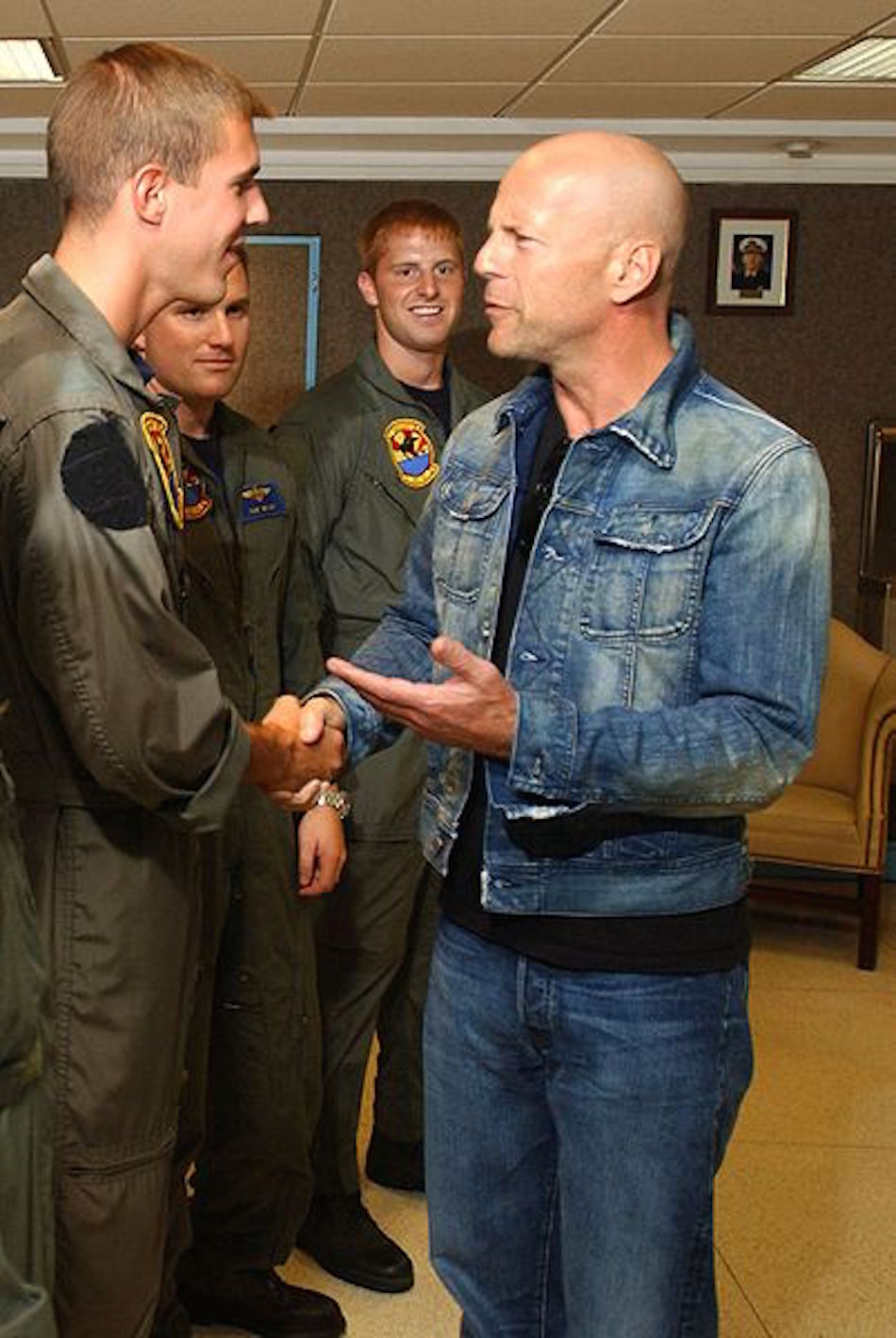 bruce-willis-military.jpg