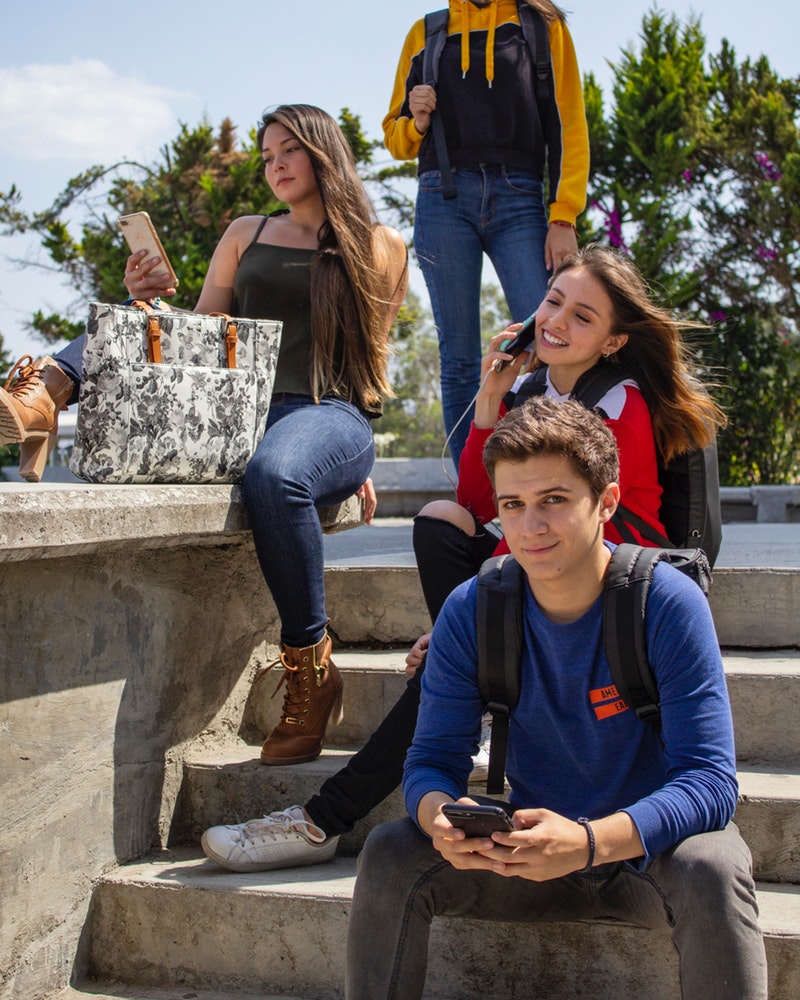 casual-cellphones-children-2124916.jpg