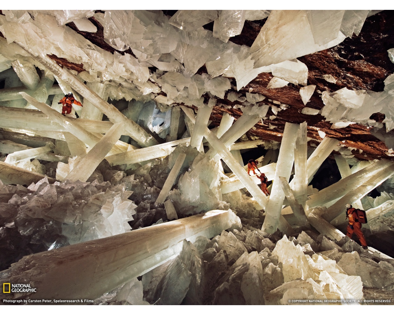 cave_of_the_crystals_wallpaper_3-1280x1024-1.jpg