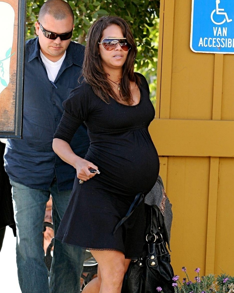 celebrity-pregnancies-13.jpg