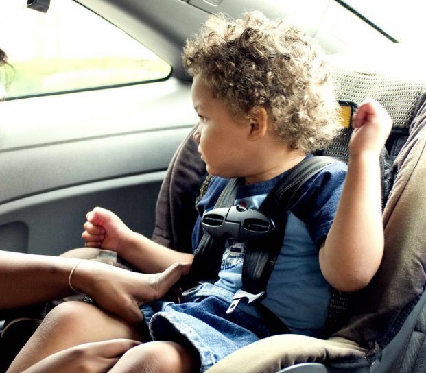 child-in-in-safety-seat-in-car-621x544-1.jpg