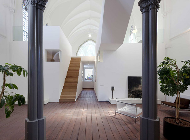 church-converted-into-residence-3.jpg