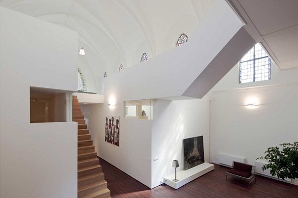 church-converted-into-residence-4.jpg
