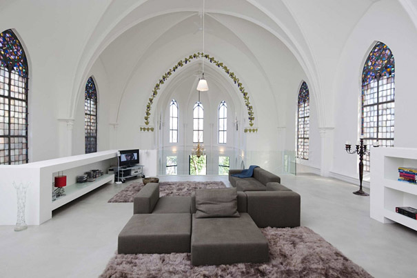 church-converted-into-residence-6.jpg