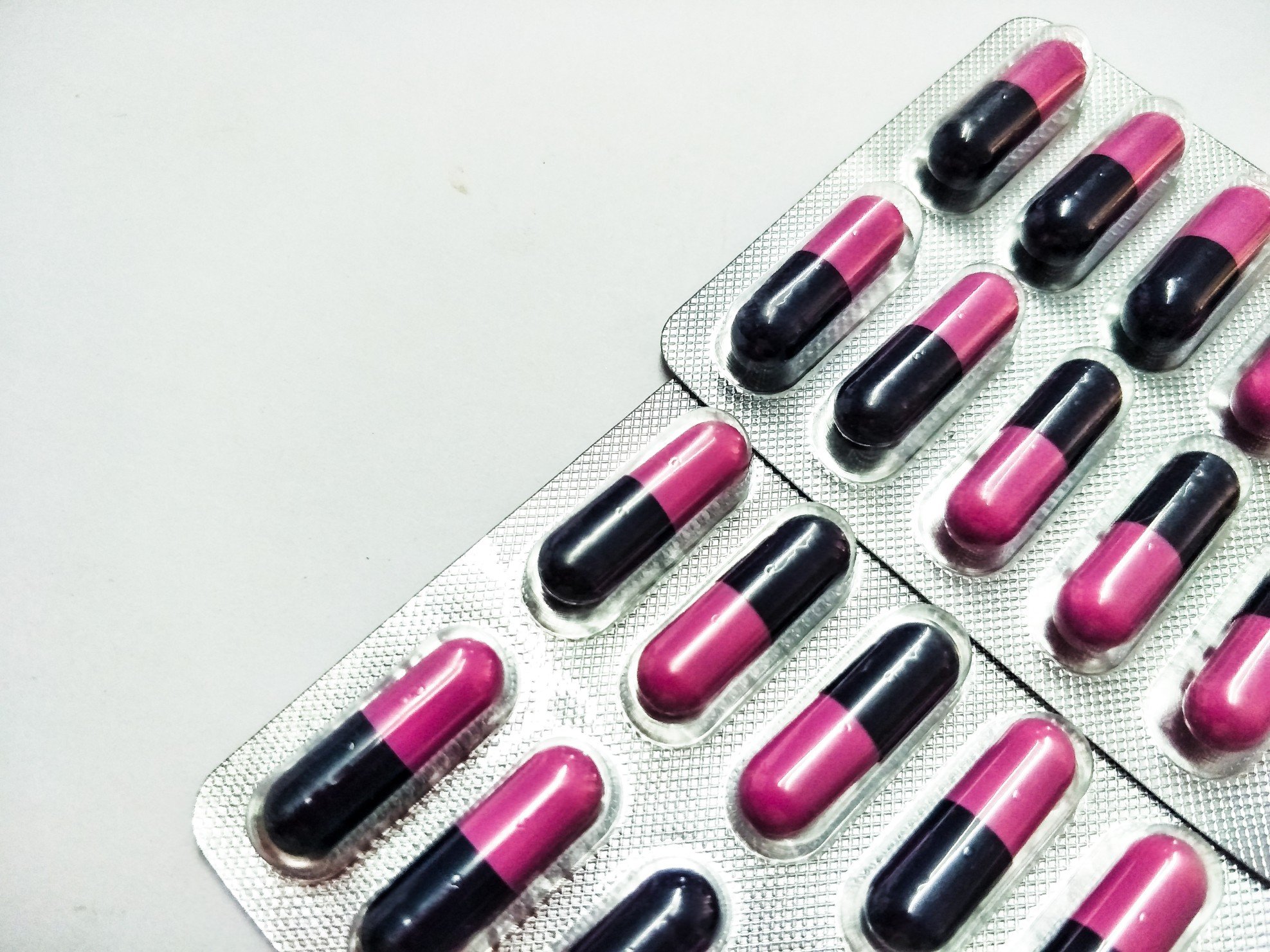 close-up-medicine-pill-in-pack-of-medicine-pills-and-capsules-capsules-and-tablet-packed-in-blisters_t20_Oz77KG.jpg