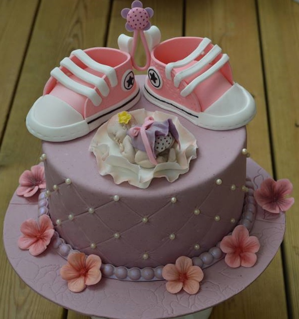 converse-shoes-girl-baby-shower-cake.jpg