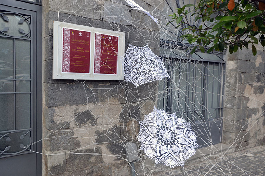 crochet-lace-street-art-nespoon-5.jpg