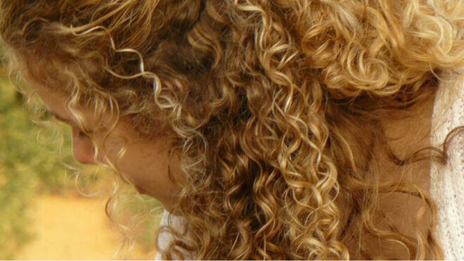 Curly hair problems thumbnail