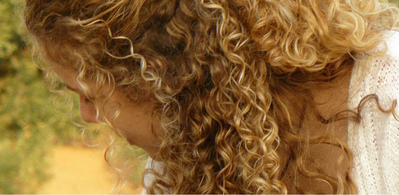 Curly hair problems thumbnail