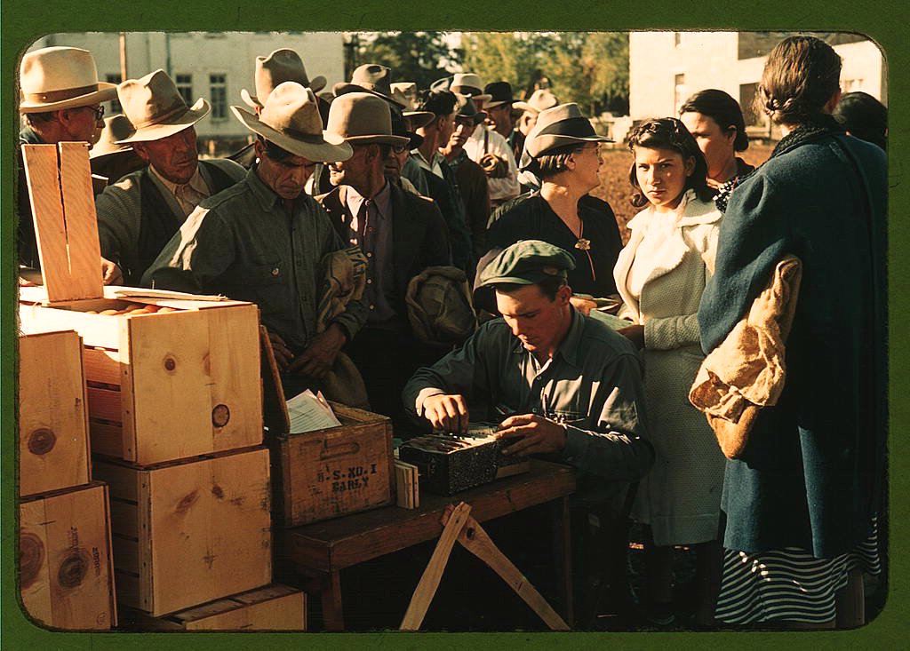 distributing-surplus-commodities-in-st-johns-arizona-in-late-1940.jpg