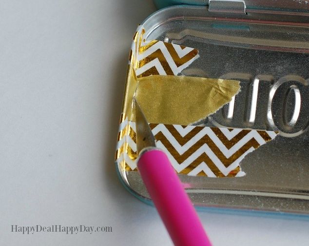 diy-lunch-box-treat-note-holder-from-an-altoid-tin-crafts-repurpose-household-items-repurposing-upcycling-2.jpg