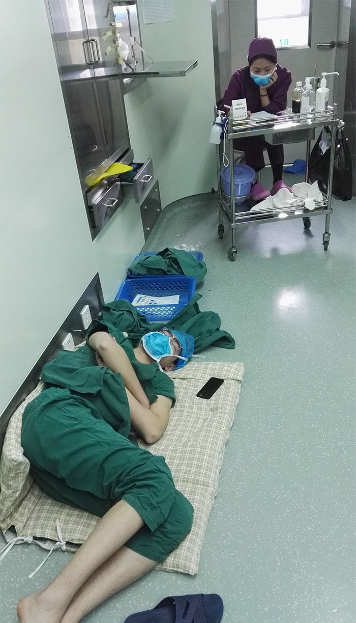 doctor-surgeon-hero-sleeping-hospital-floor-1-58e732758412e__700.jpg