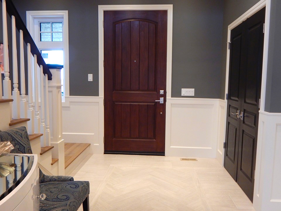 dog-licks-door-3.jpg