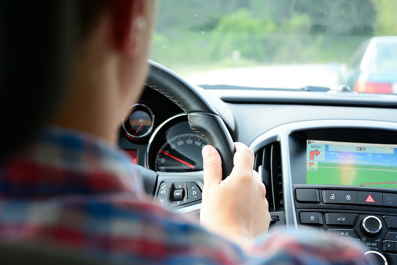 driving-562613_1280.jpg